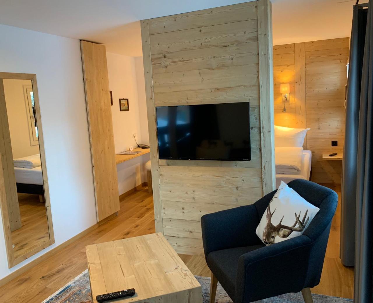 Hotel Central Obersaxen Eksteriør bilde